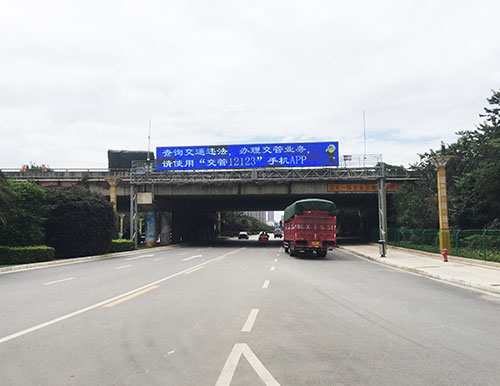 南城门出城方向横跨P8全彩屏